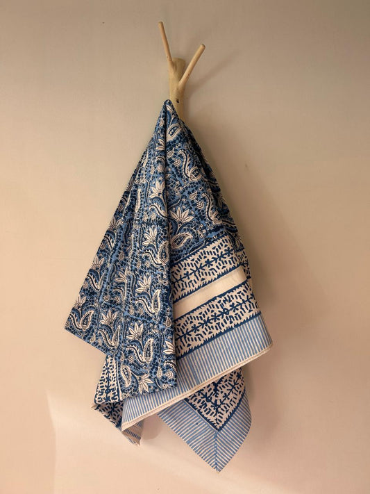 Cotton Throw In Blue Peacock Lilly