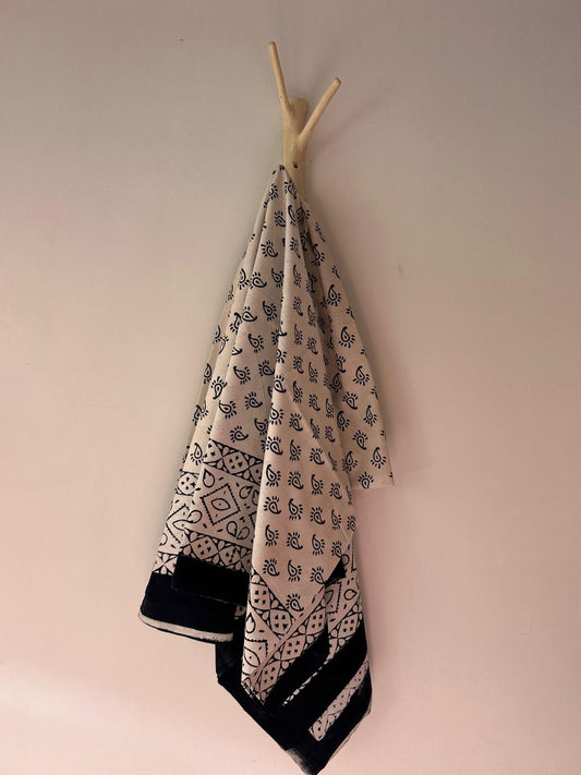 Cotton Throw In Black And White Chilli