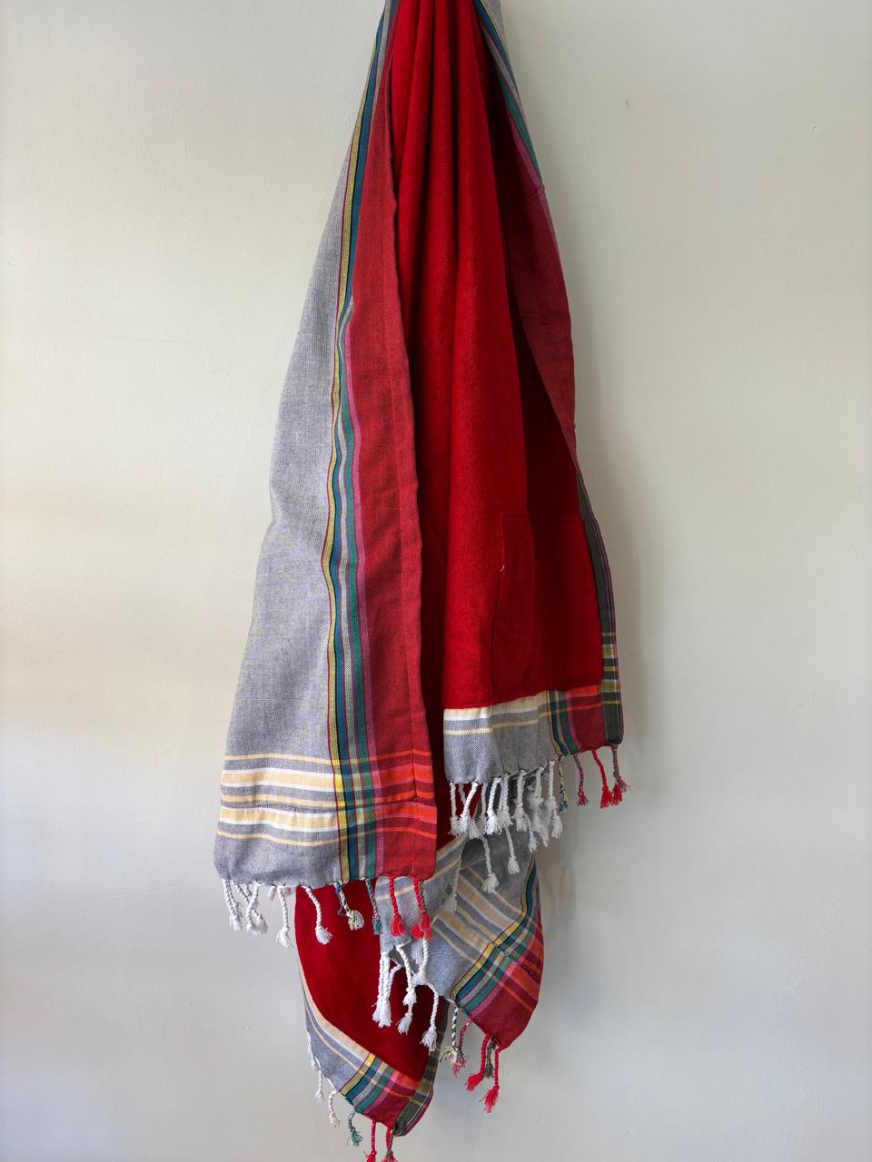 KIKOY TOWEL IN GREY AND BRIGHT RED